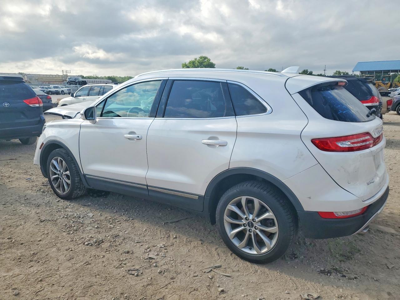5LMCJ2D98JUL20734 · 2018 LINCOLN MKC · 2/13