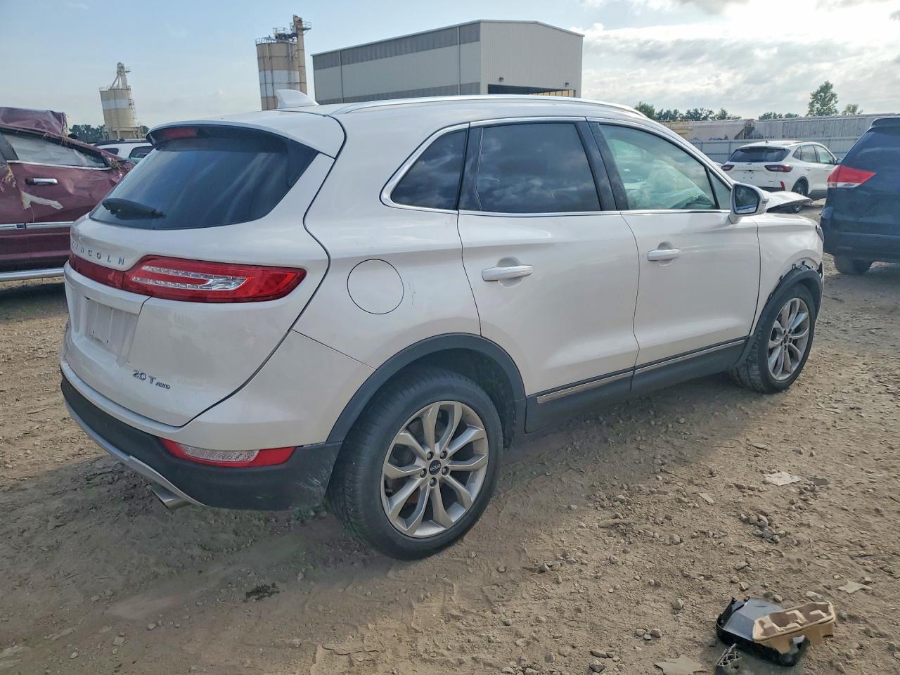 5LMCJ2D98JUL20734 · 2018 LINCOLN MKC · 3/13