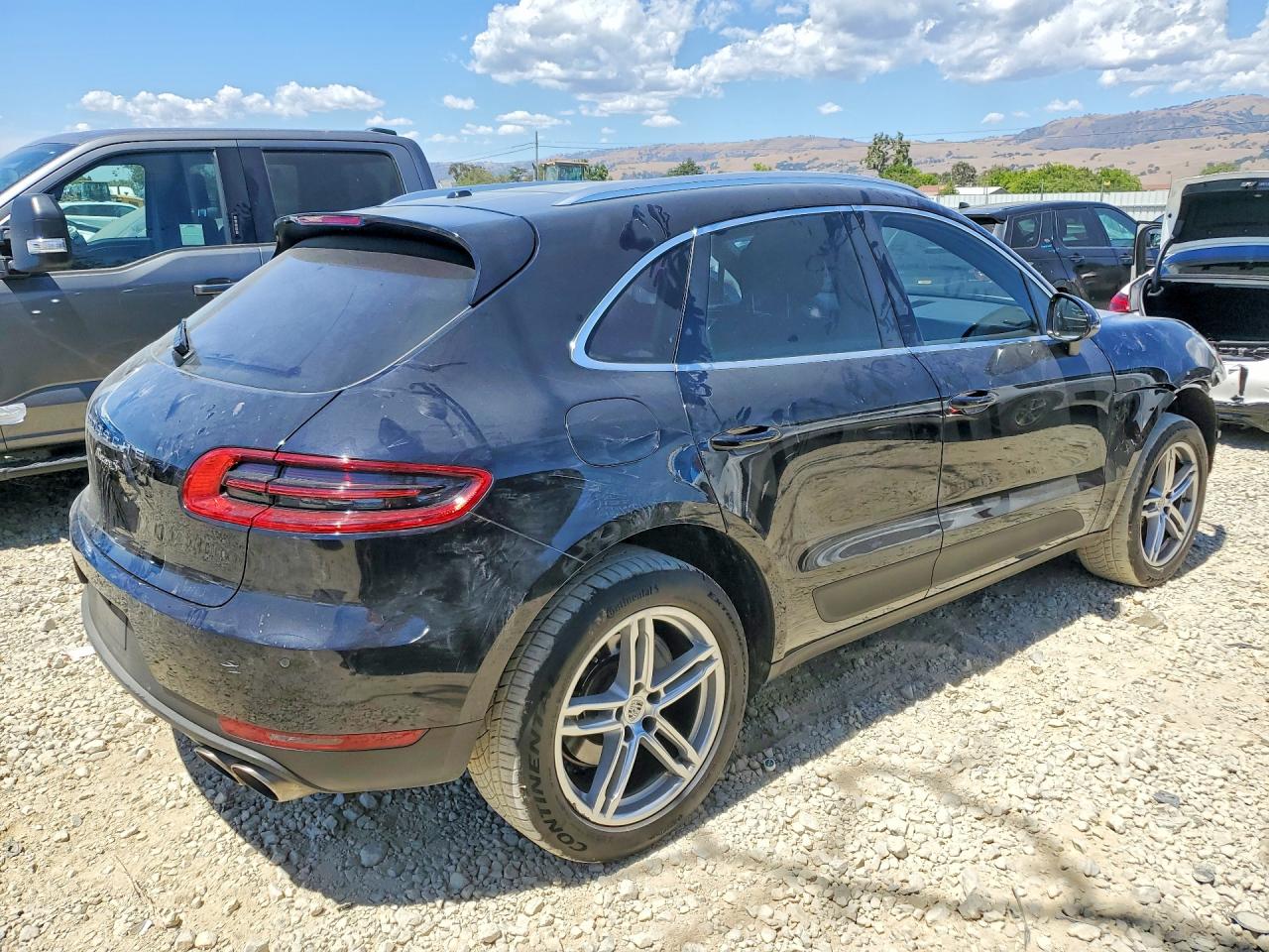 WP1AB2A50FLB72300 · 2015 PORSCHE MACAN · 3/14