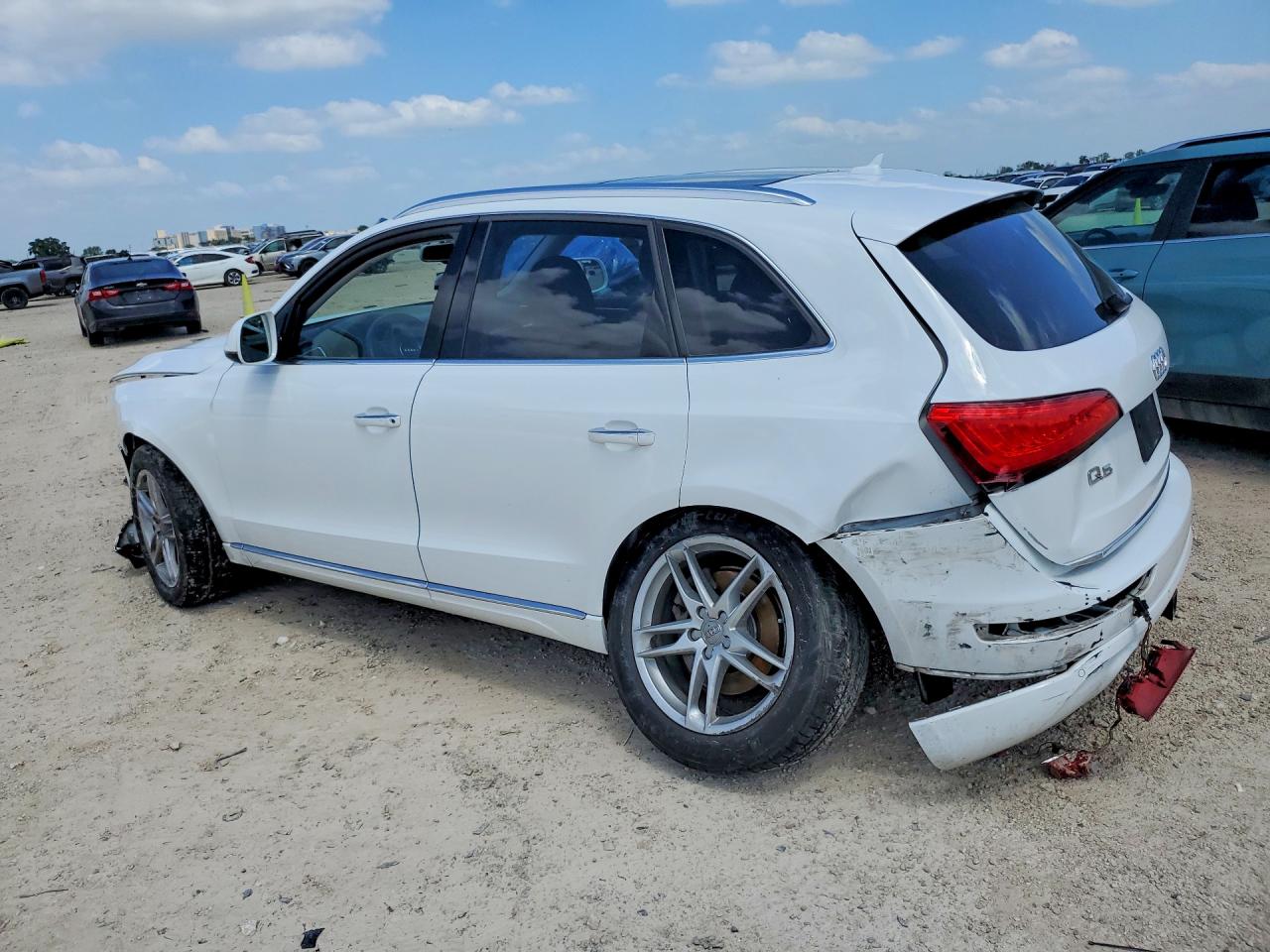 WA1CMAFP8FA132819 · 2015 AUDI Q5 · 2/12