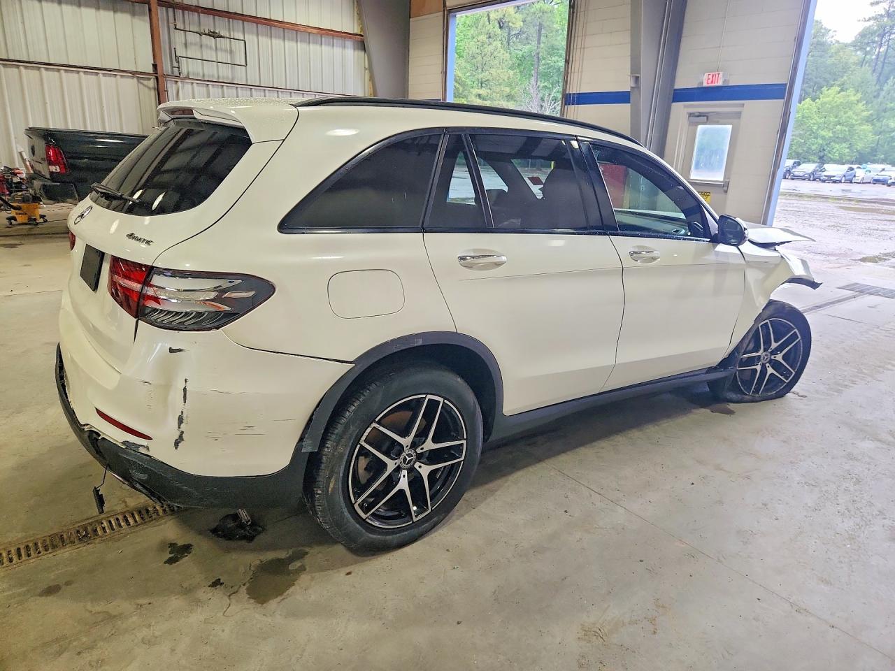 WDC0G4KB8HF238151 · 2017 MERCEDES-BENZ GLC · 3/13