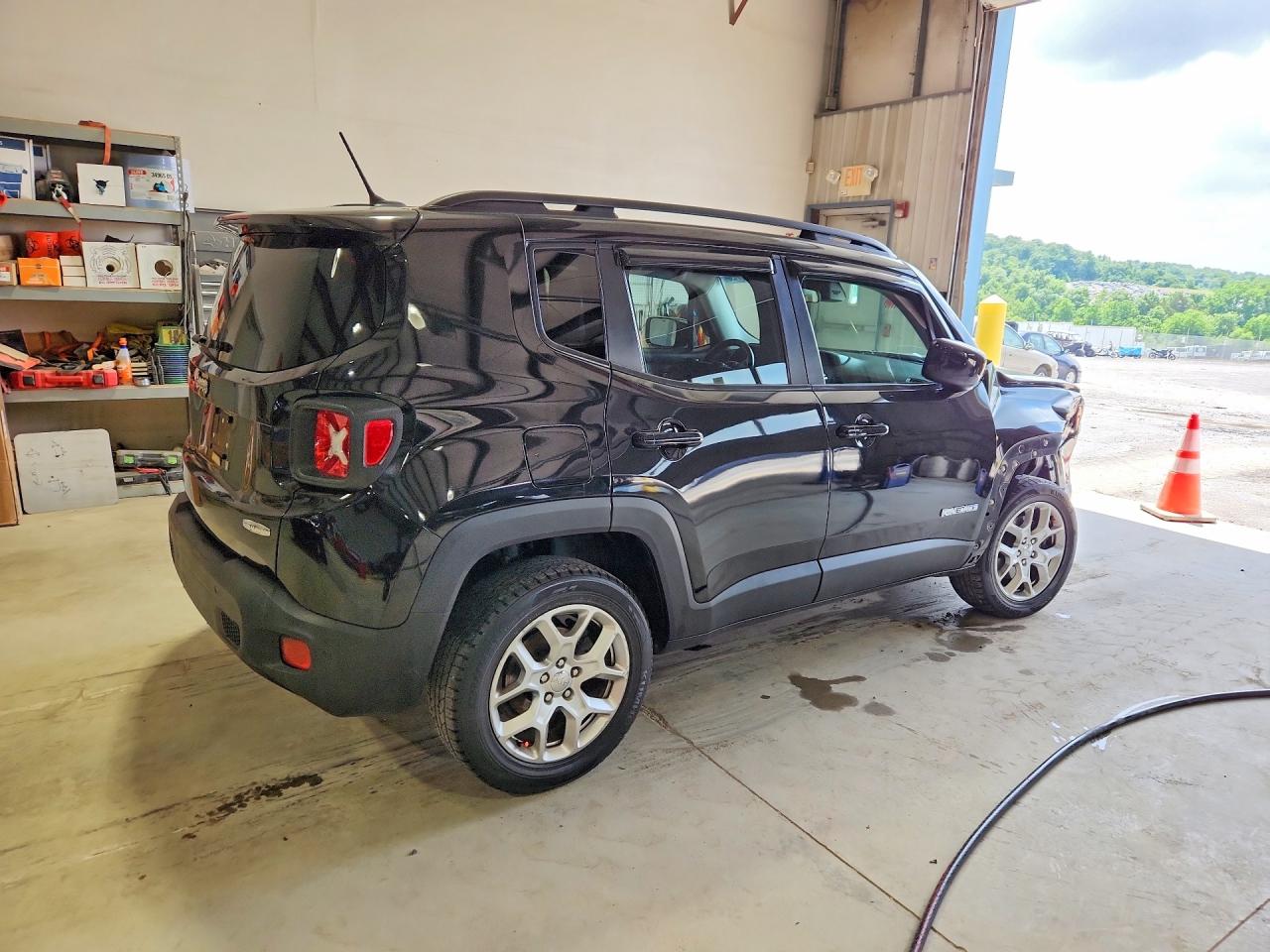 ZACCJBBT2GPC61034 · 2016 JEEP RENEGADE · 3/13