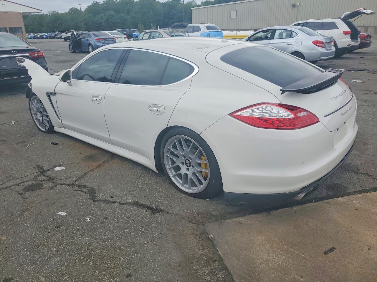 WP0AC2A77BL090574 · 2011 PORSCHE PANAMERA · 2/12