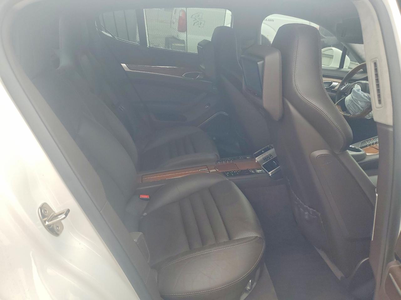 WP0AC2A77BL090574 · 2011 PORSCHE PANAMERA · 10/12