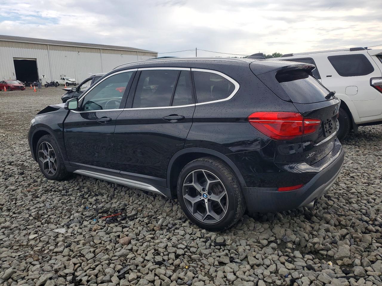 WBXHT3C3XJ5L30544 · 2018 BMW X1 · 2/13