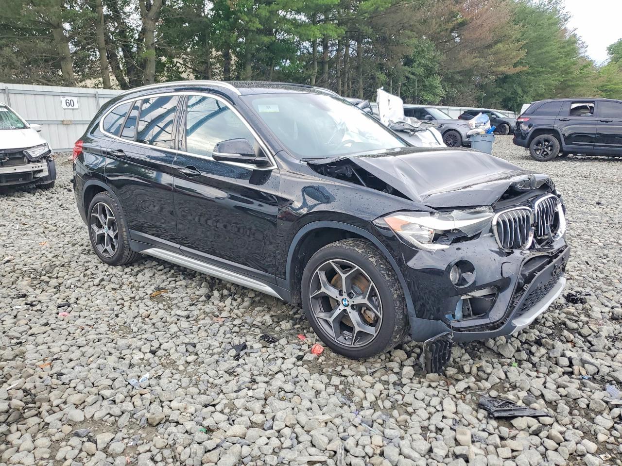 WBXHT3C3XJ5L30544 · 2018 BMW X1 · 4/13