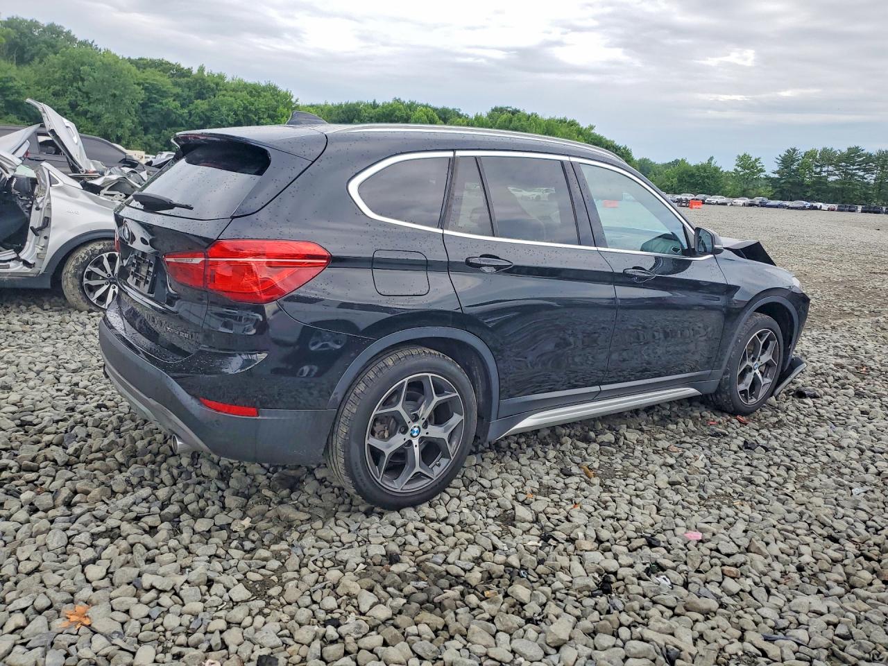 WBXHT3C3XJ5L30544 · 2018 BMW X1 · 3/13