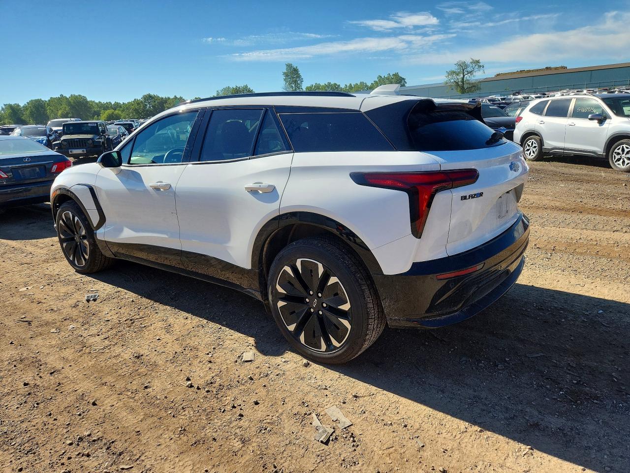 3GNKDCRJ3RS267429 · 2024 CHEVROLET BLAZER · 2/13