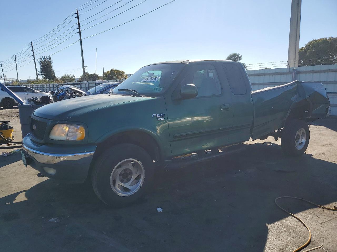 1FTRX18LXYNC03208 · 2000 FORD All Models
