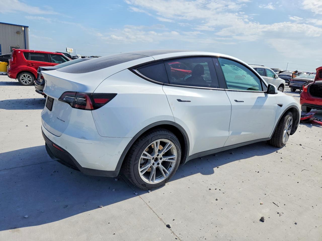 7SAYGAEE4NF570202 · 2022 TESLA MODEL  Y · 3/13