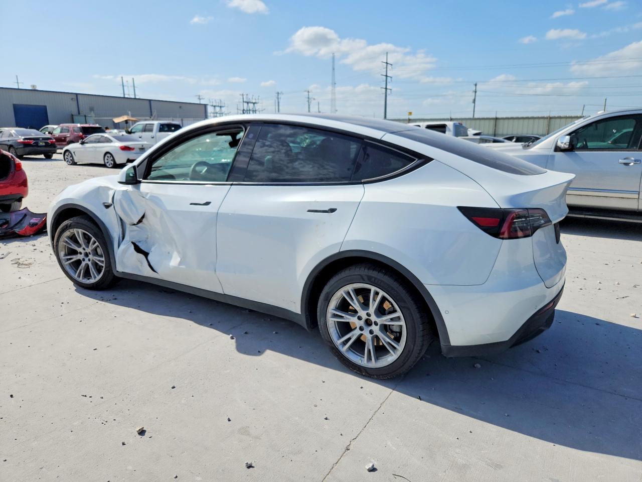 7SAYGAEE4NF570202 · 2022 TESLA MODEL  Y · 2/13