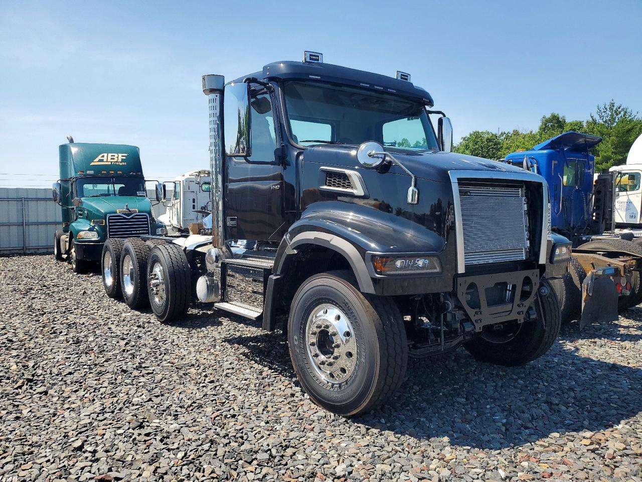 4V5KG9EJ4TN714599 · 2026 VOLVO VHD