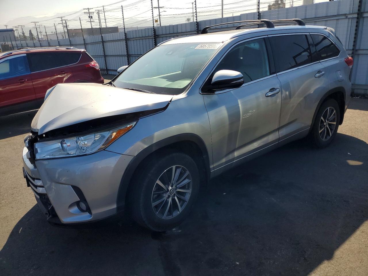 5TDJZRFH9JS560643 · 2018 TOYOTA HIGHLANDER