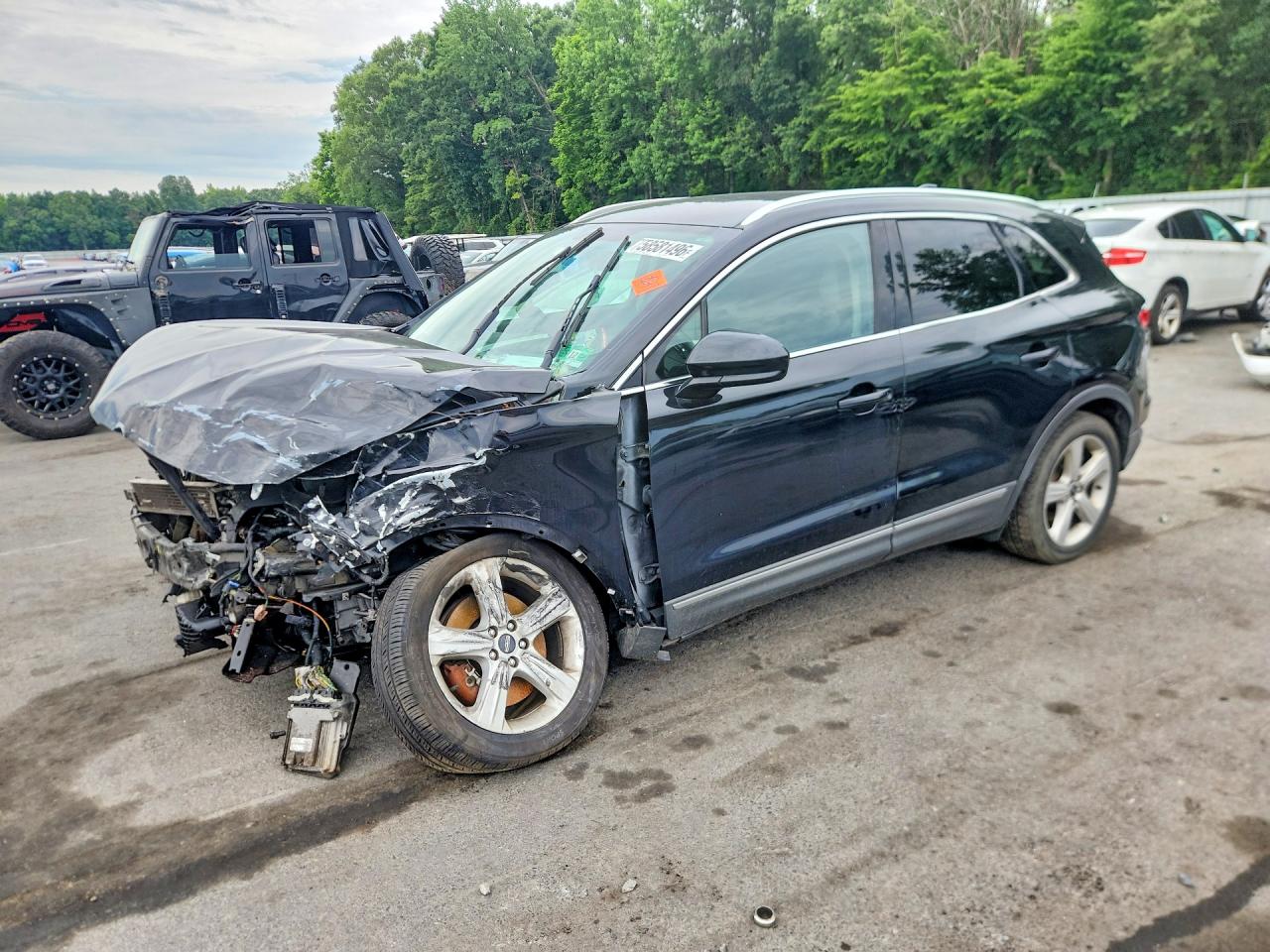 5LMCJ1D95HUL31694 · 2017 LINCOLN MKC