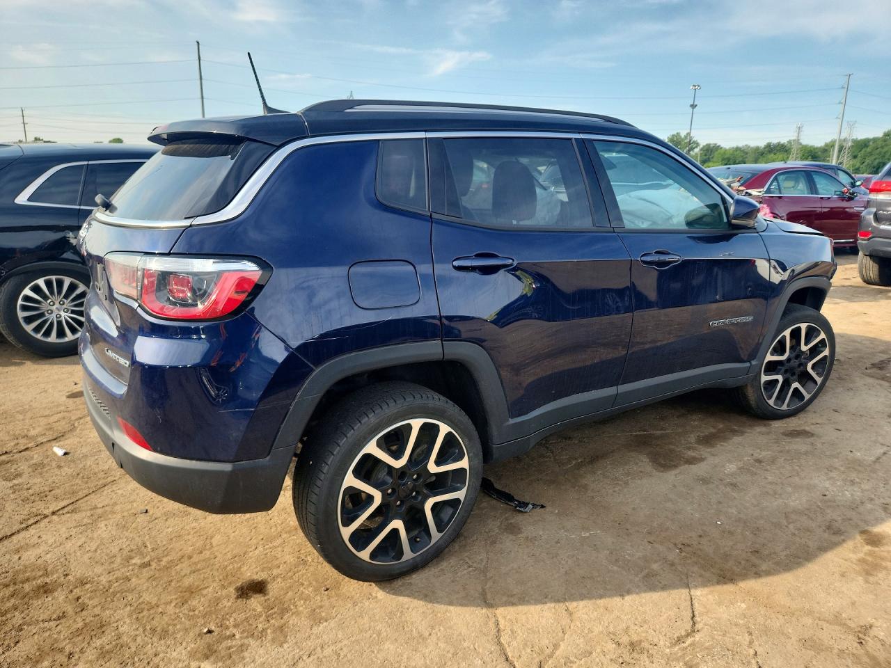 3C4NJDCB3JT306976 · 2018 JEEP COMPASS · 3/13