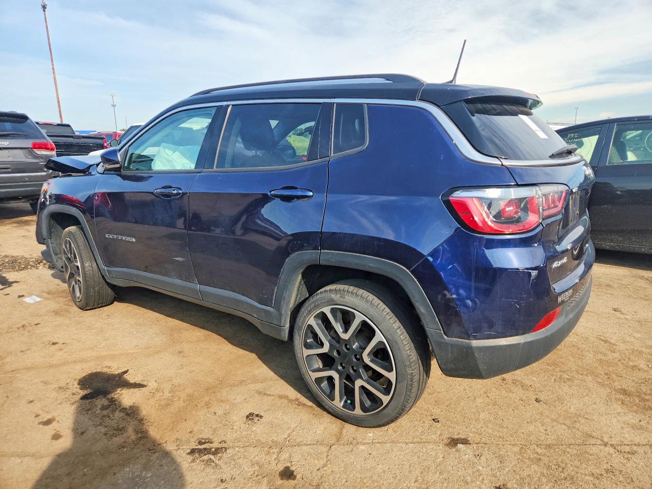 3C4NJDCB3JT306976 · 2018 JEEP COMPASS · 2/13