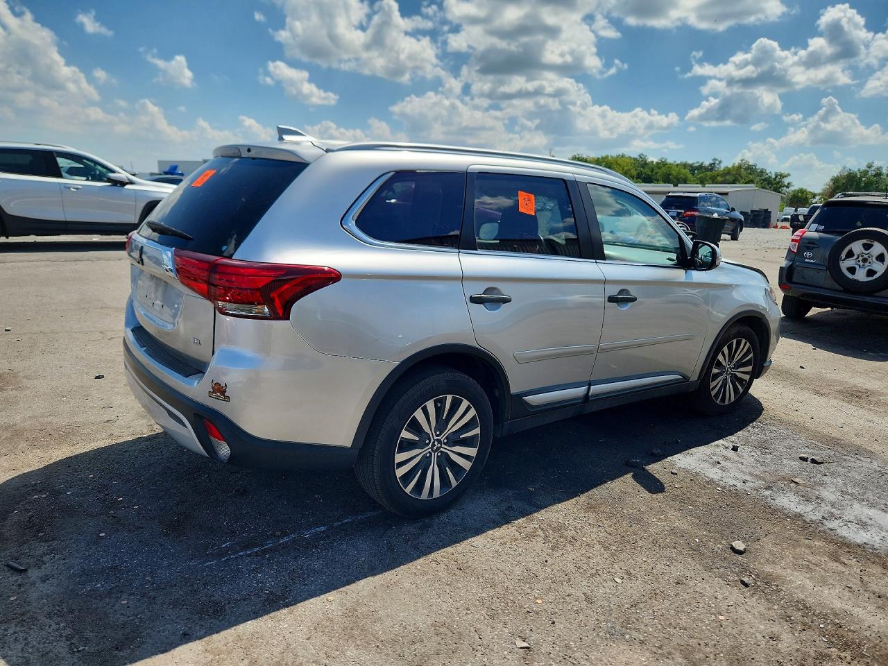 JA4AZ3A32LZ018305 · 2020 MITSUBISHI OUTLANDER · 3/13