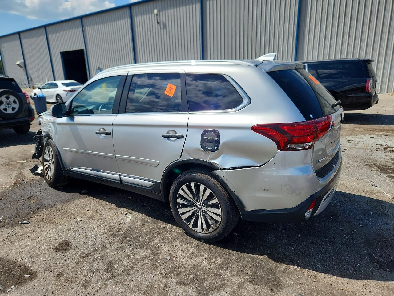 JA4AZ3A32LZ018305 · 2020 MITSUBISHI OUTLANDER · 2/13
