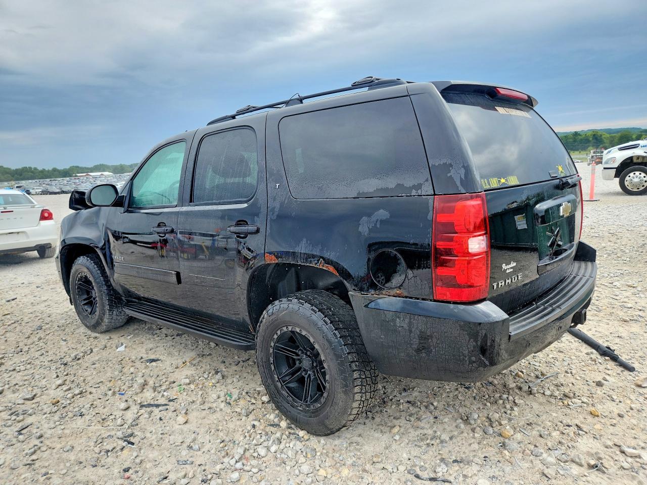 1GNSKBE05BR255417 · 2011 CHEVROLET TAHOE · 2/13