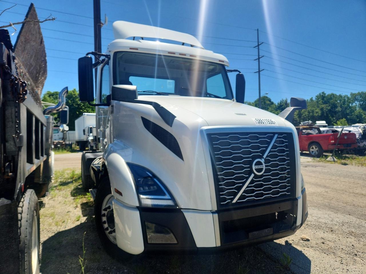 4V4N39EG8MN275085 · 2021 VOLVO VNL