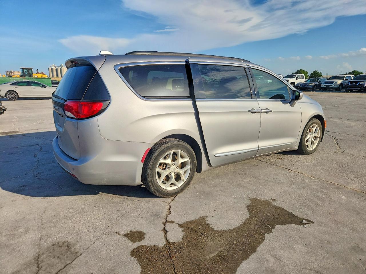 2C4RC1BG3HR831332 · 2017 CHRYSLER PACIFICA · 3/14