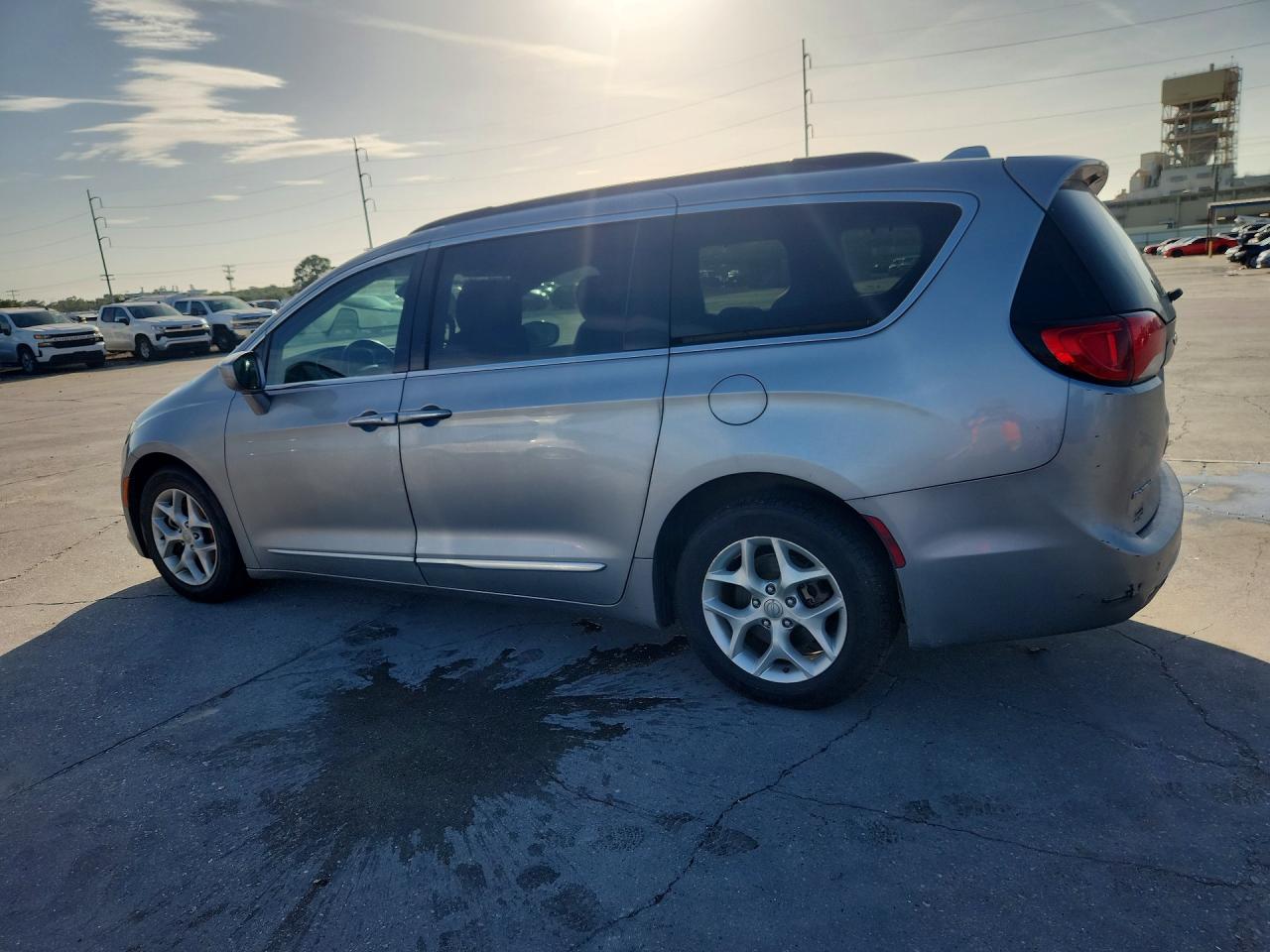 2C4RC1BG3HR831332 · 2017 CHRYSLER PACIFICA · 2/14