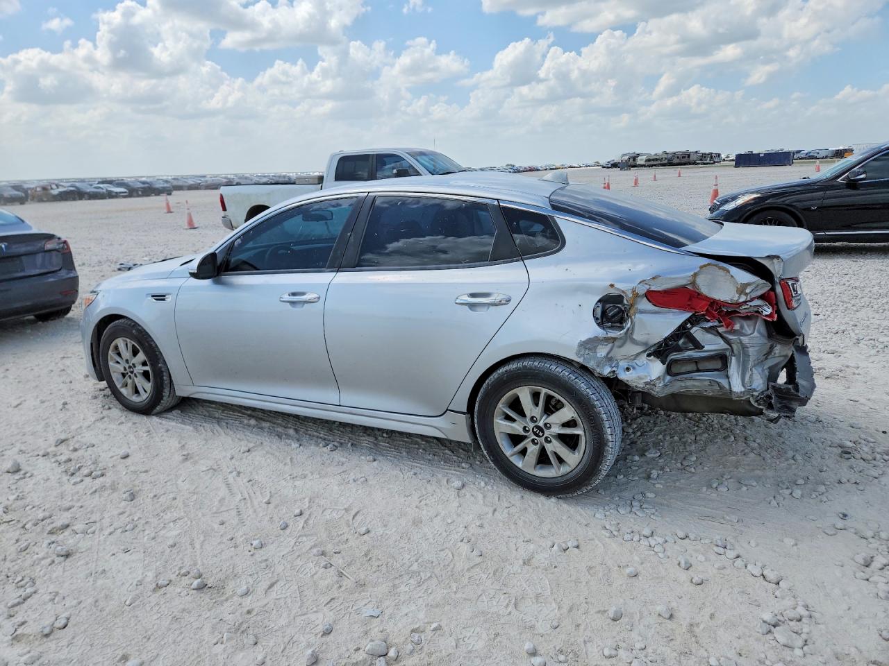 5XXGT4L39GG020078 · 2016 KIA OPTIMA · 2/13