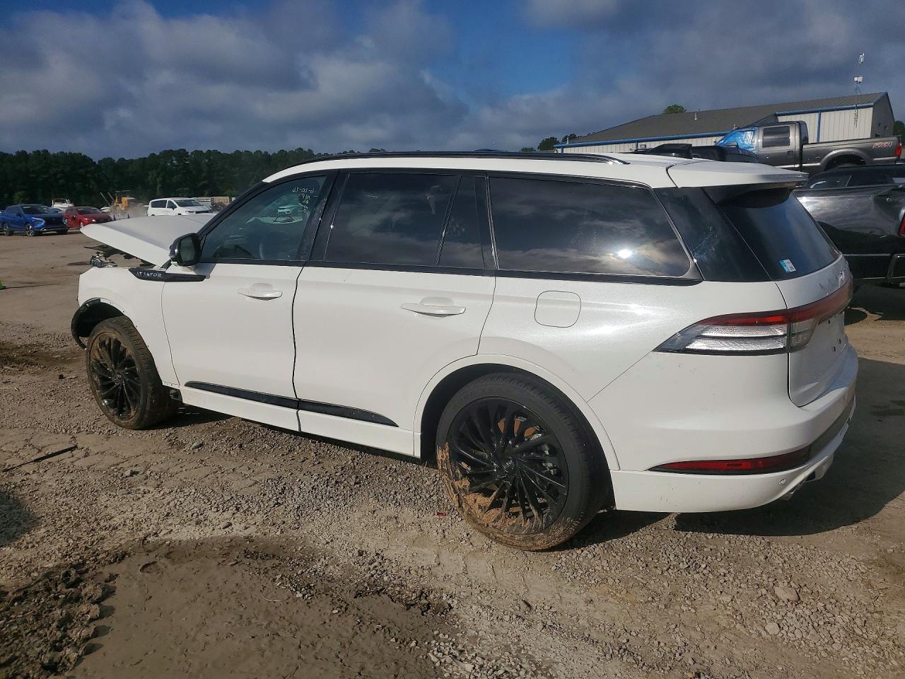 5LM5J7WC1SGL34800 · 2025 LINCOLN AVIATOR · 2/13