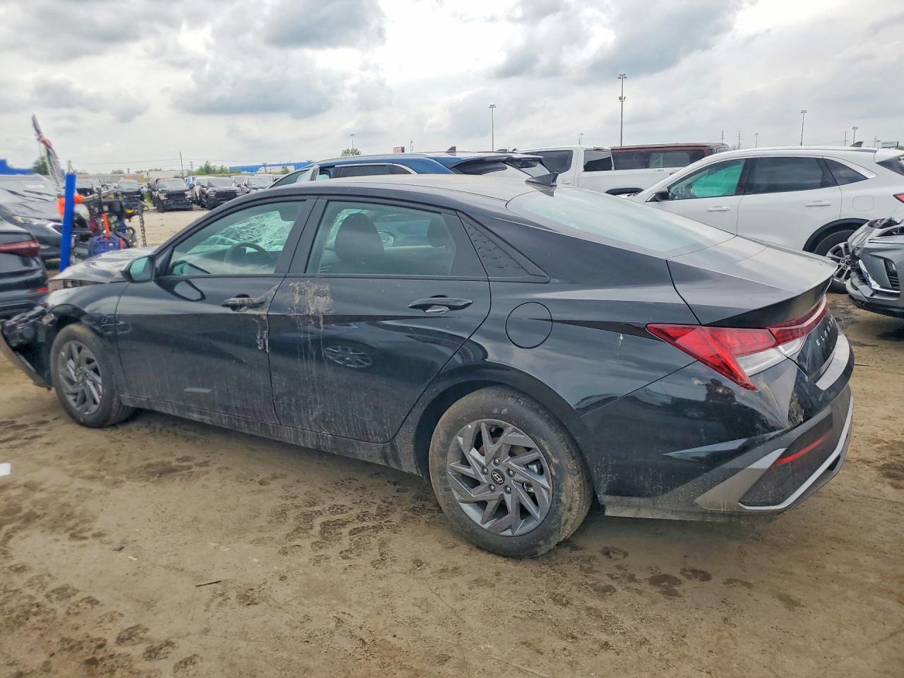 KMHLM4DJ4TU199879 · 2026 HYUNDAI ELANTRA HYBRID · 2/12