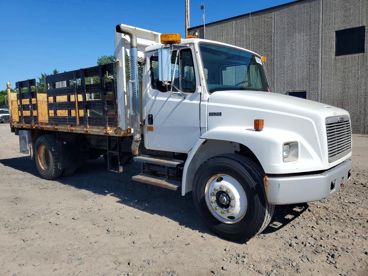 1FV6HJBA9YHA90381 · 2000 FREIGHTLINER FL70