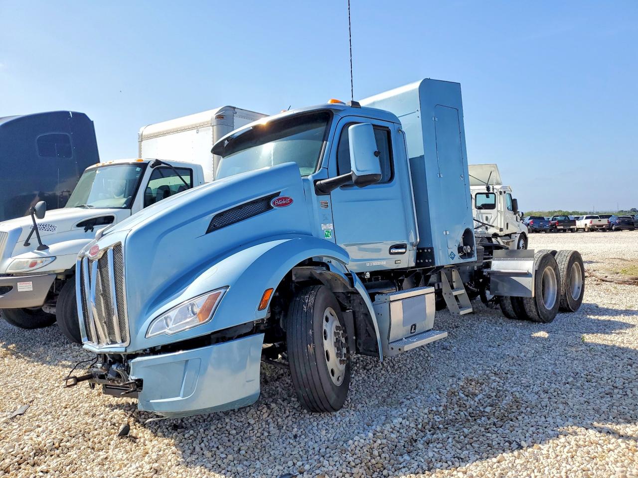 1NPBDH9X8ND818595 · 2022 PETERBILT 579