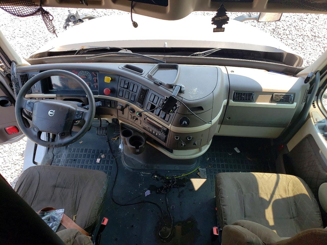 4V4NC9EH4JN996721 · 2018 VOLVO VN · 5/10