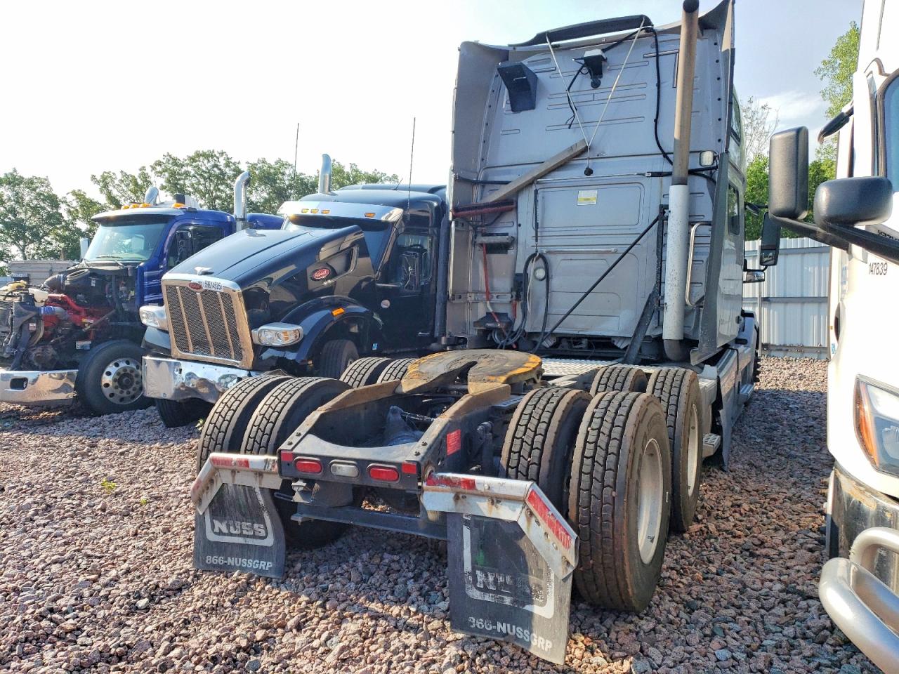 4V4NC9EH4JN996721 · 2018 VOLVO VN · 4/10