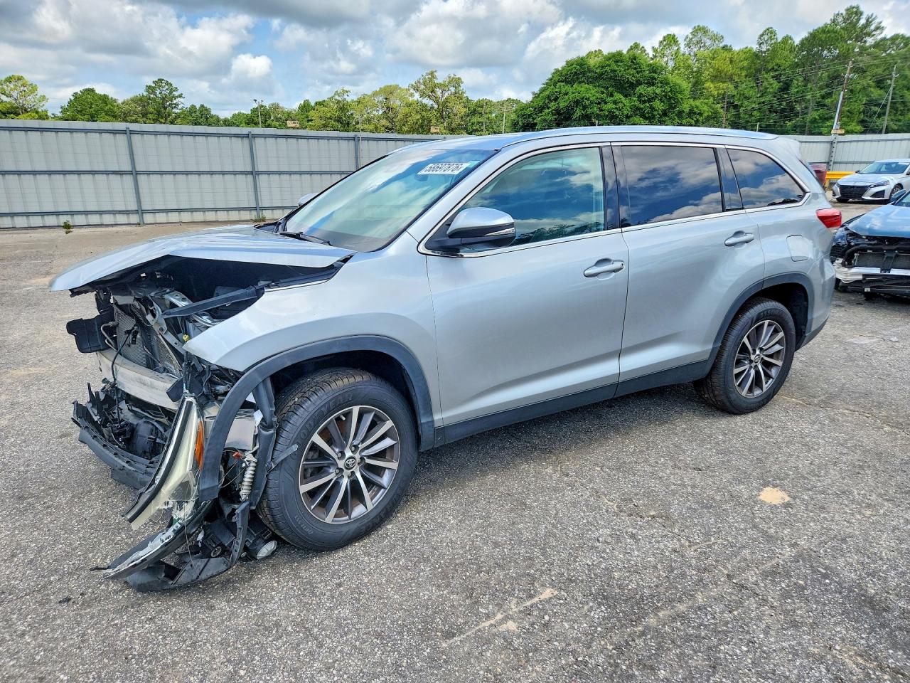 5TDKZRFH4KS552410 · 2019 TOYOTA HIGHLANDER