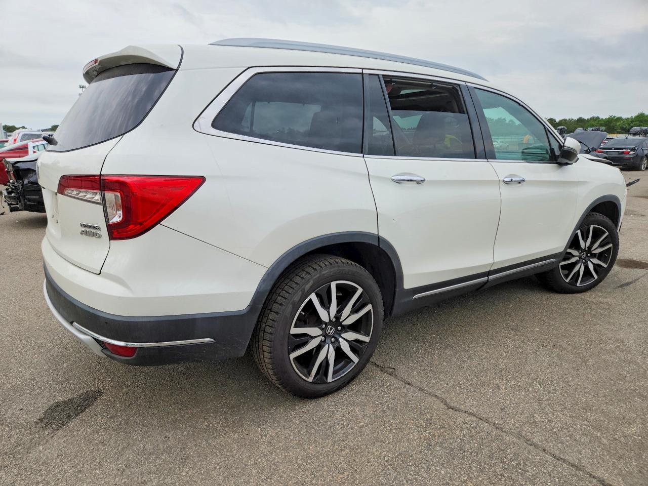 5FNYF6H64KB011066 · 2019 HONDA PILOT · 3/13