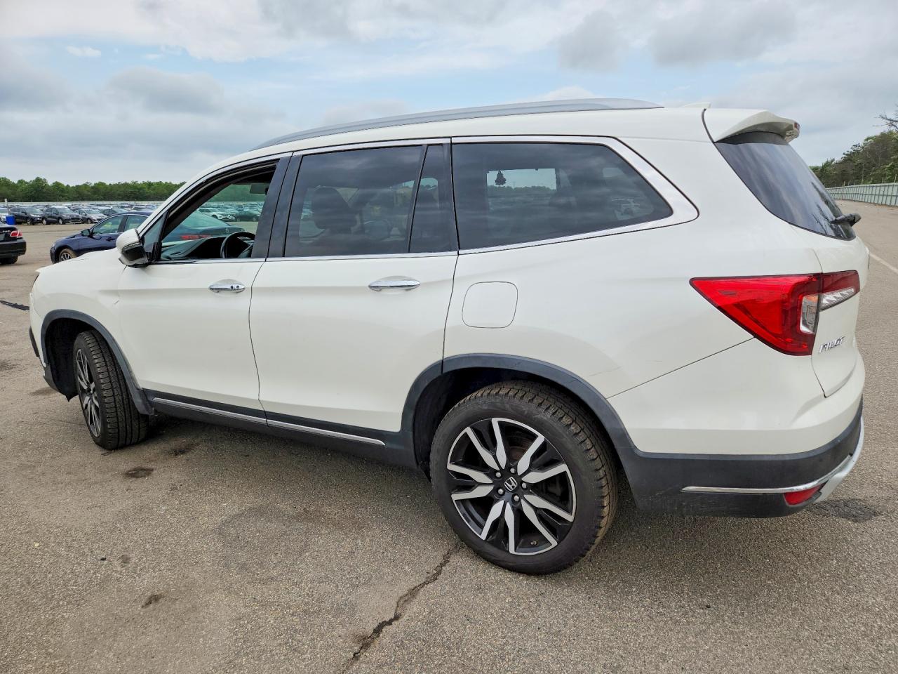 5FNYF6H64KB011066 · 2019 HONDA PILOT · 2/13
