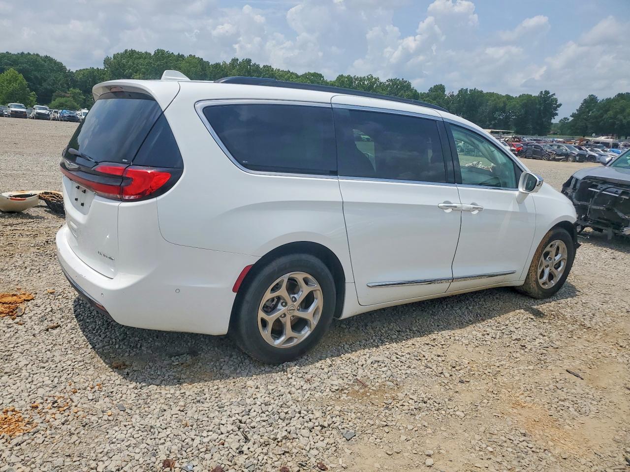 2C4RC1GG4NR120131 · 2022 CHRYSLER PACIFICA · 3/13