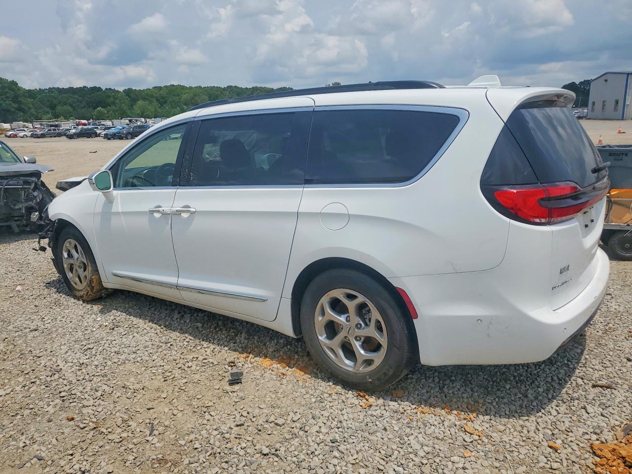 2C4RC1GG4NR120131 · 2022 CHRYSLER PACIFICA · 2/13