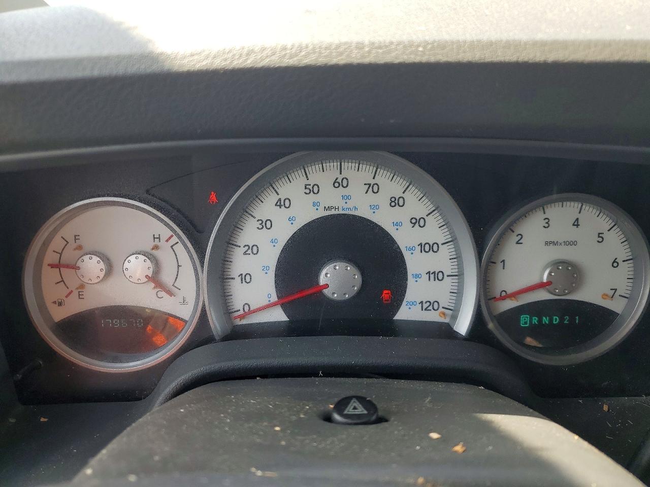 1D8HB58D94F132017 · 2004 DODGE DURANGO · 9/13