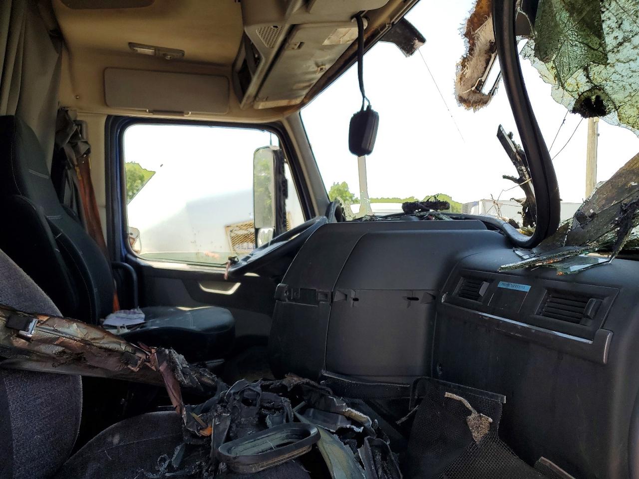 4V4WC9EGXLN251390 · 2020 VOLVO VNR · 5/10