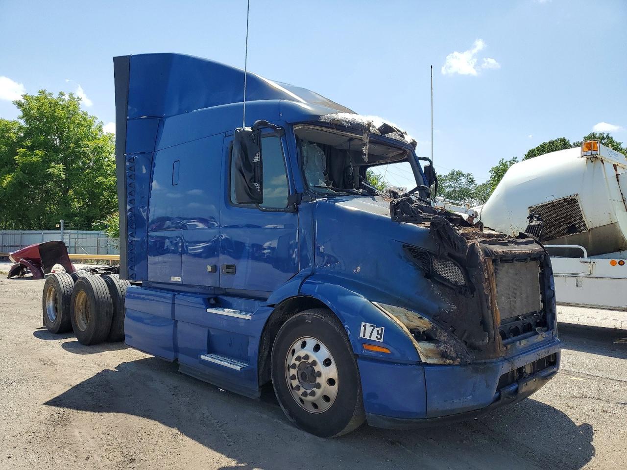 4V4WC9EGXLN251390 · 2020 VOLVO VNR