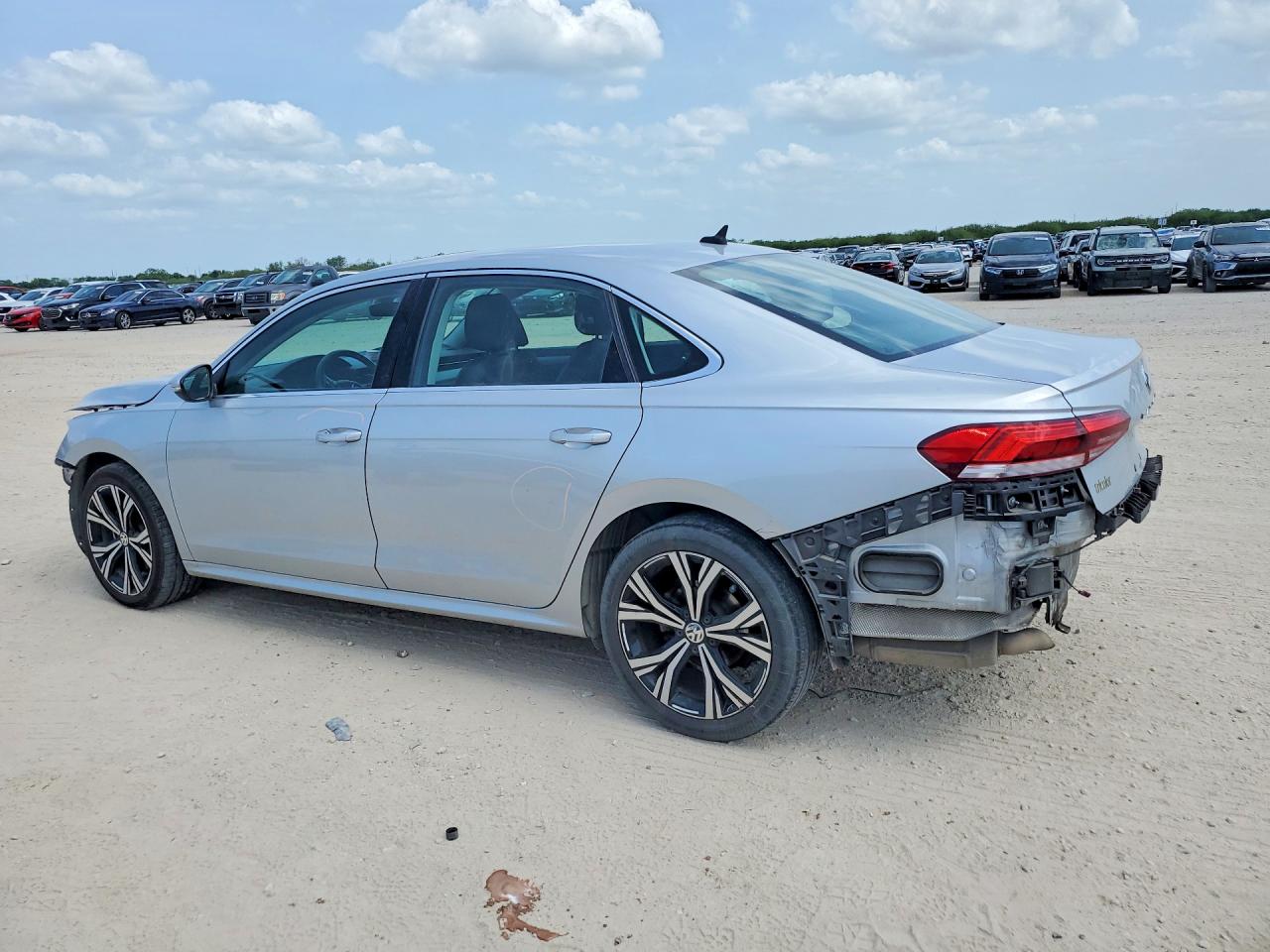 1VWSA7A33MC005783 · 2021 VOLKSWAGEN PASSAT · 2/13