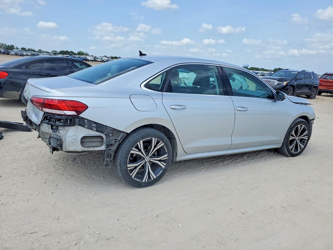 1VWSA7A33MC005783 · 2021 VOLKSWAGEN PASSAT · 3/13