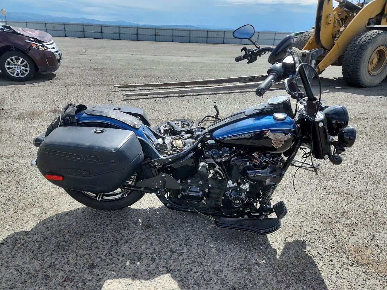 1HD1YPK10JC045238 · 2018 HARLEY-DAVIDSON FLHCS