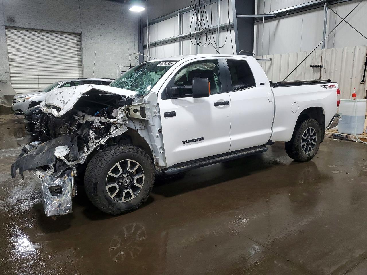 5TFUW5F1XJX740760 · 2018 TOYOTA TUNDRA