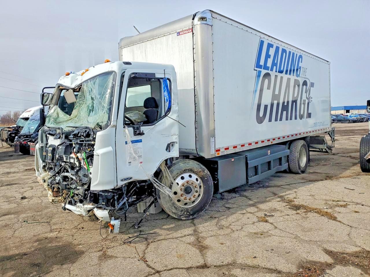 3BPPHL6X7NF594916 · 2022 PETERBILT 220 · 2/10