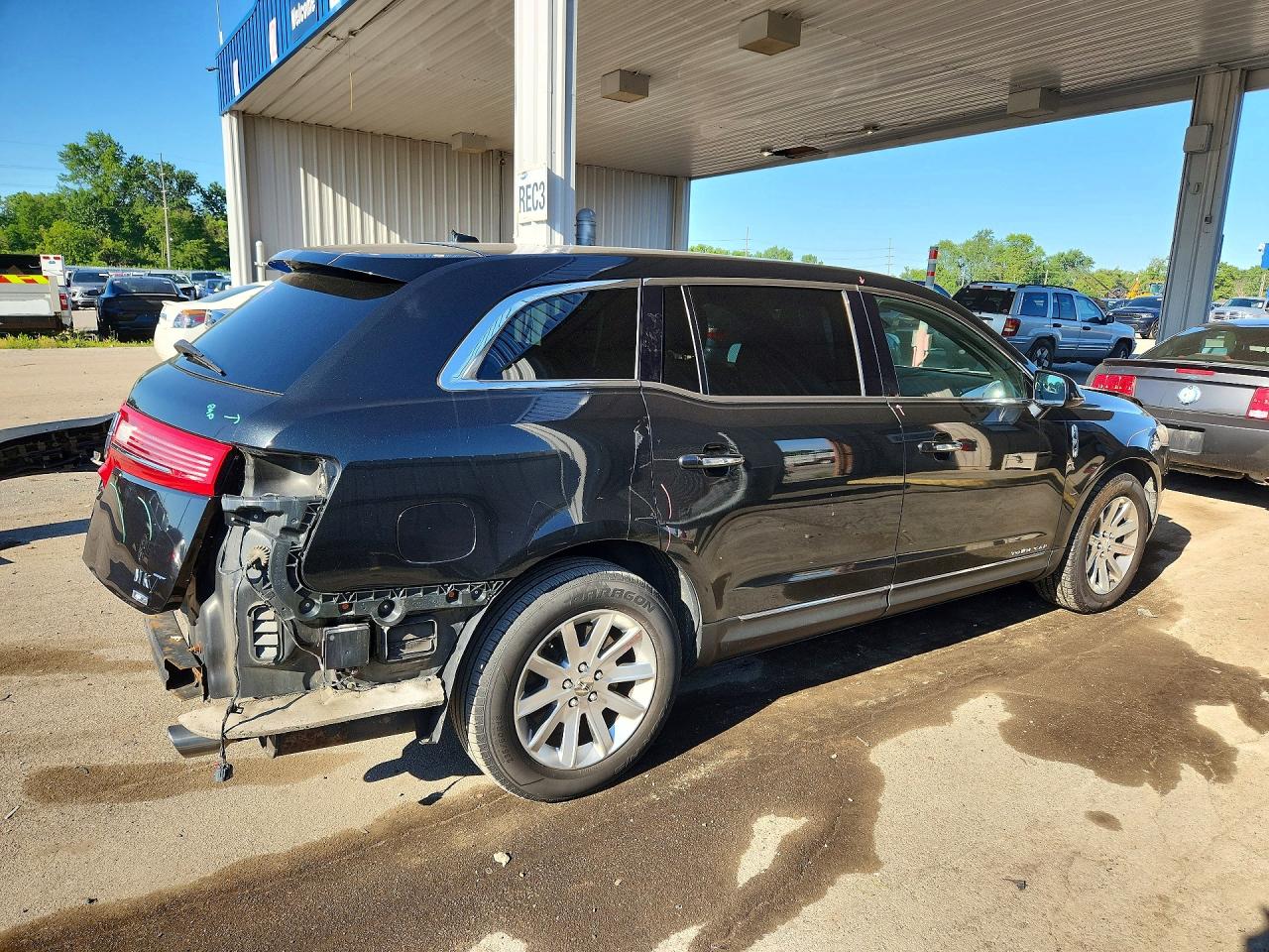 2LMHJ5NK8EBL59142 · 2014 LINCOLN MKT · 3/14