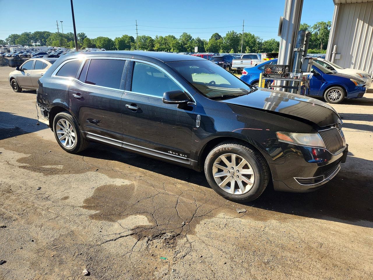 2LMHJ5NK8EBL59142 · 2014 LINCOLN MKT · 4/14