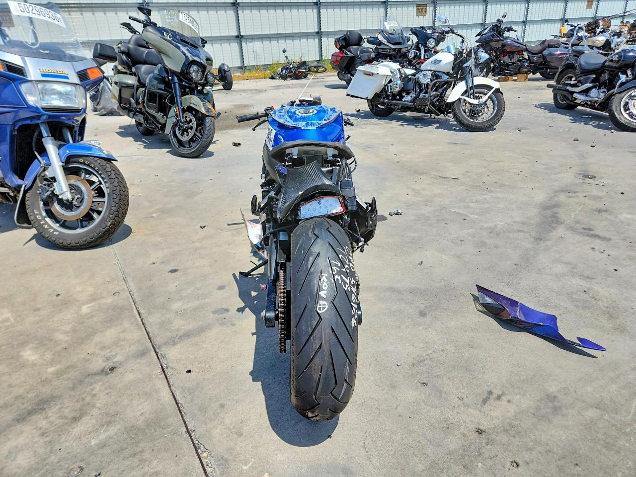JS1GR7MAXM7100369 · 2021 SUZUKI GSX-R750 · 4/8