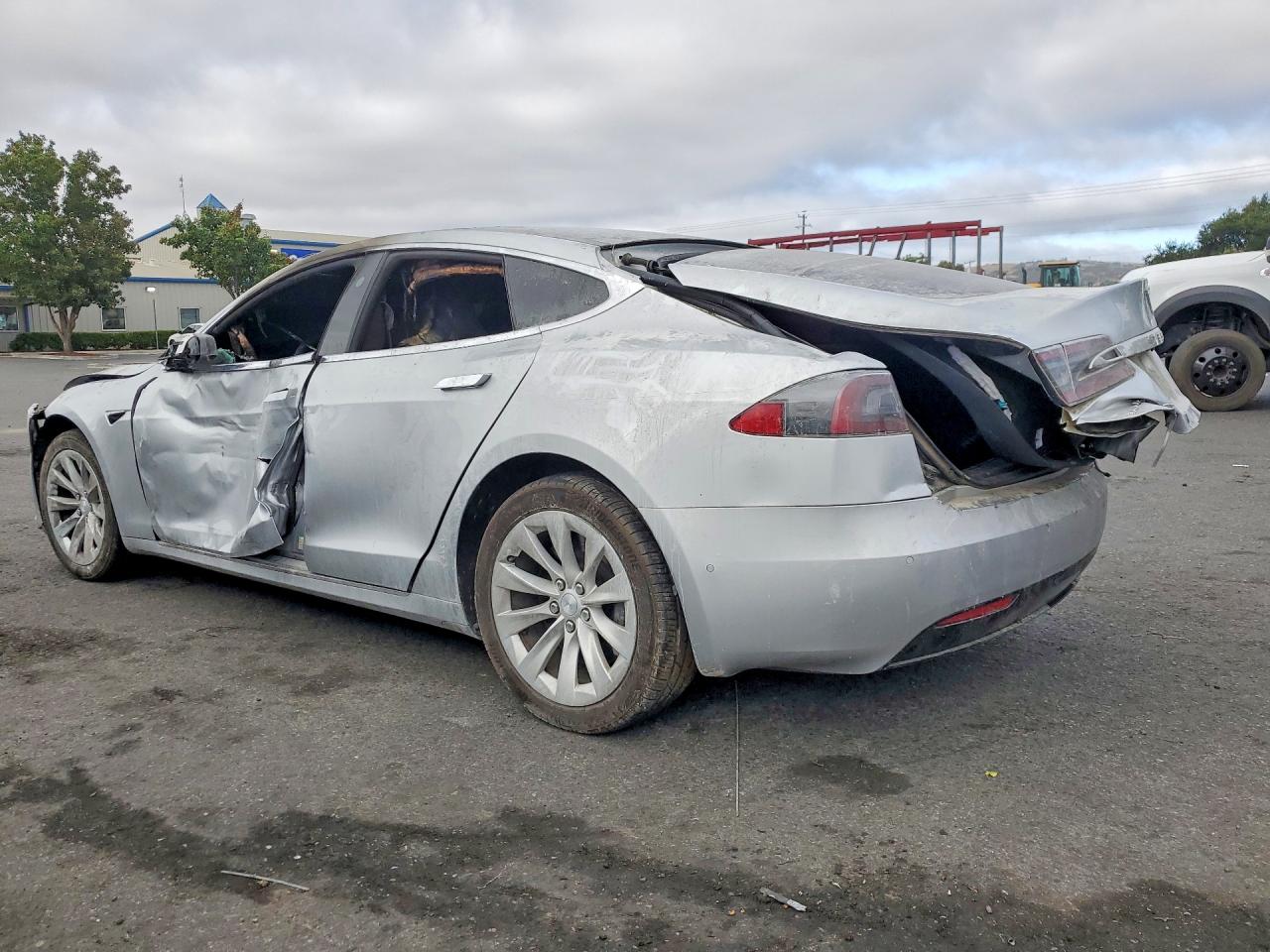 5YJSA1E23JF256805 · 2018 TESLA MODEL S · 2/12